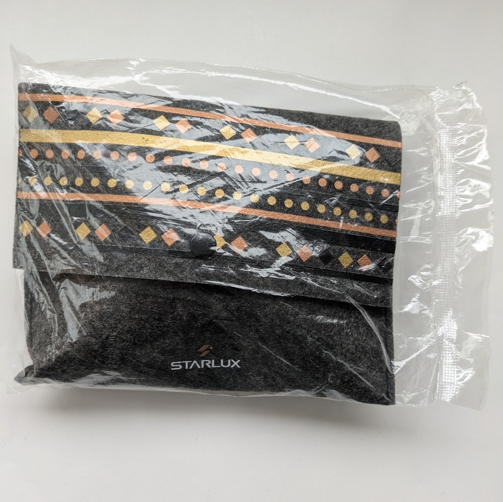Starlux Six Travel Amenity Kits in Grey - Picture 4 of 6